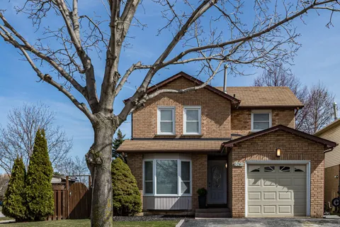 3261 Woodcroft Crescent, Burlington, ON L7M 3K8