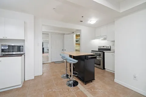 635 Huntington Ridge Drive, Mississauga, ON L5R 1Z7