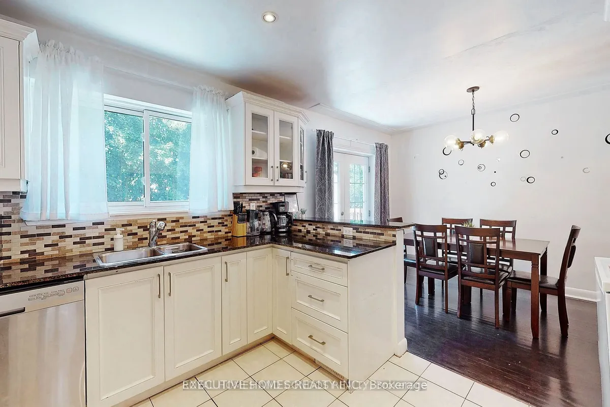 2221 Ghent Avenue, Burlington, ON L7R 1Y6