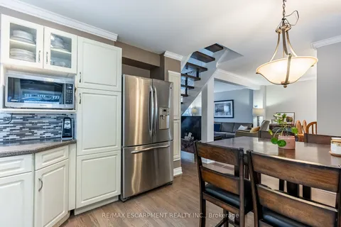892 Sixth Street, Mississauga, ON L5E 1N6