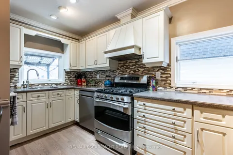 892 Sixth Street, Mississauga, ON L5E 1N6