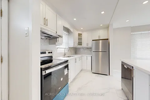 26 Huckleberry Square, Brampton, ON L6S 1Y2