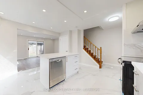 26 Huckleberry Square, Brampton, ON L6S 1Y2