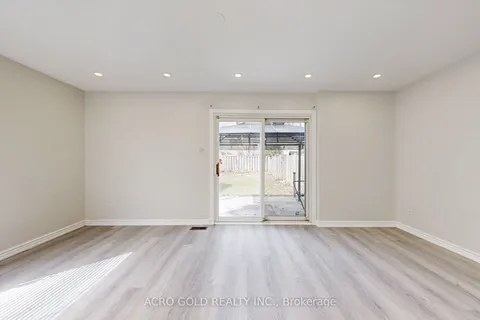 26 Huckleberry Square, Brampton, ON L6S 1Y2