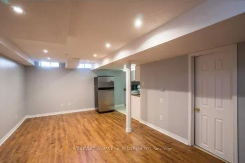 1144 Prestonwood Crescent, Mississauga, ON L5V 2V3