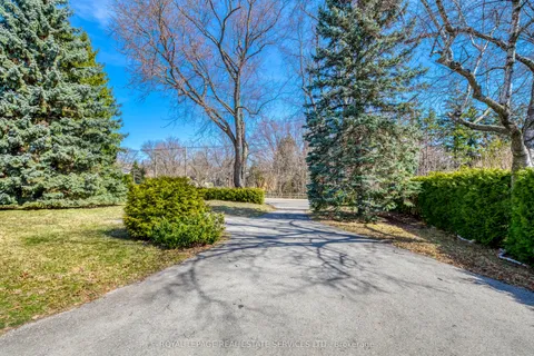 392 Fourth Line, Oakville, ON L6L 5A4