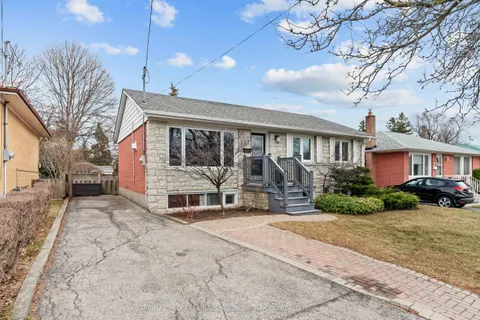 7 Mcmanus Road, Toronto, ON M9P 2J9