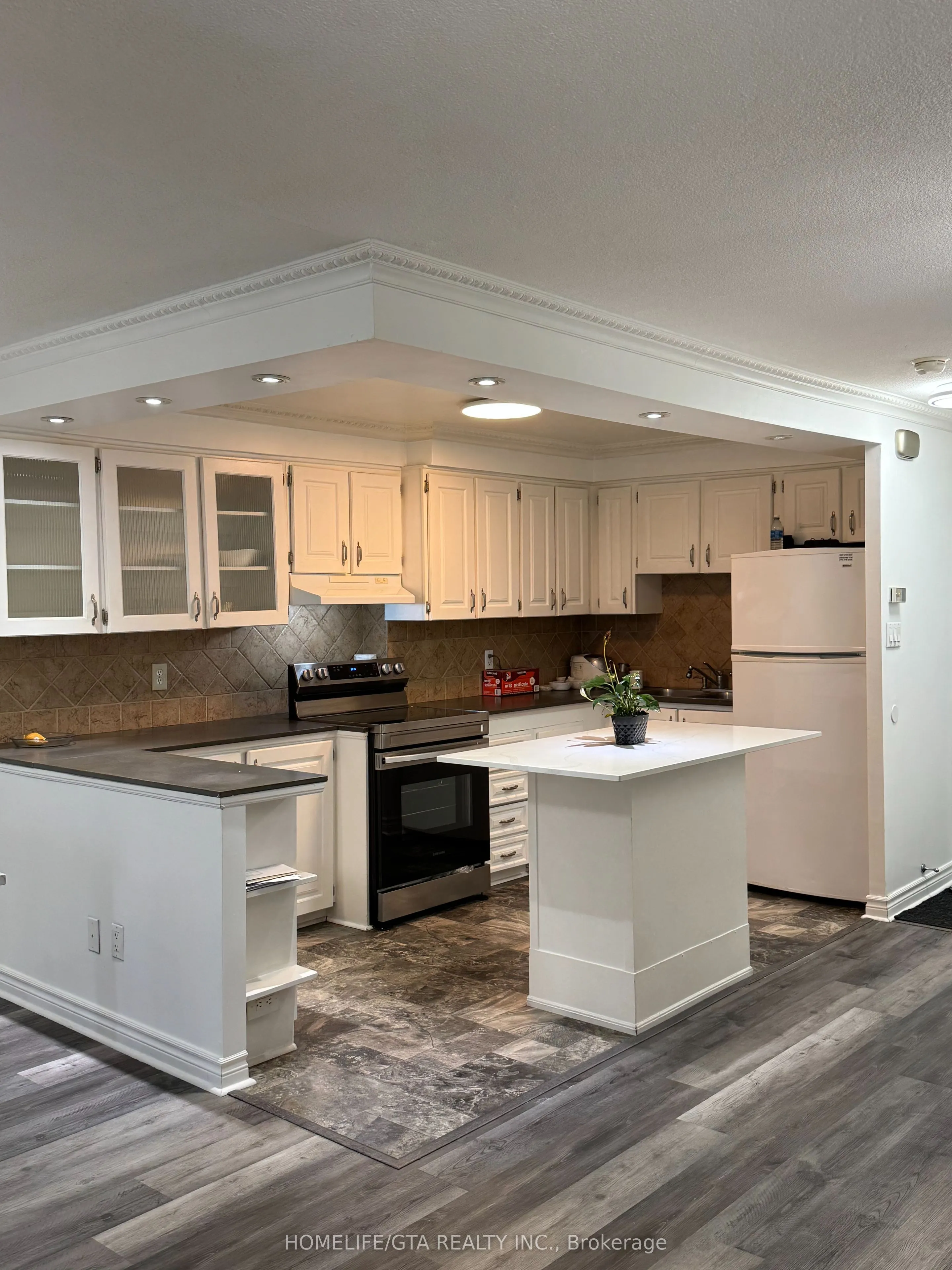 3040 Constitution Boulevard, Mississauga, ON L4Y 3X7