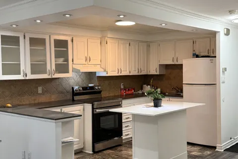 3040 Constitution Boulevard, Mississauga, ON L4Y 3X7