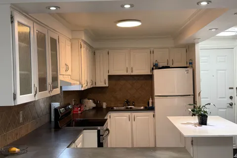 3040 Constitution Boulevard, Mississauga, ON L4Y 3X7