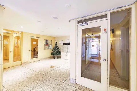80 Blackfriar Avenue, Toronto, ON M9R 3S9