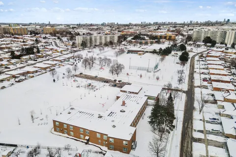 80 Grandravine Drive, Toronto, ON M3J 1B2