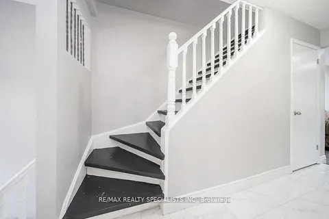 24 Carleton Place, Brampton, ON L6T 3Z4