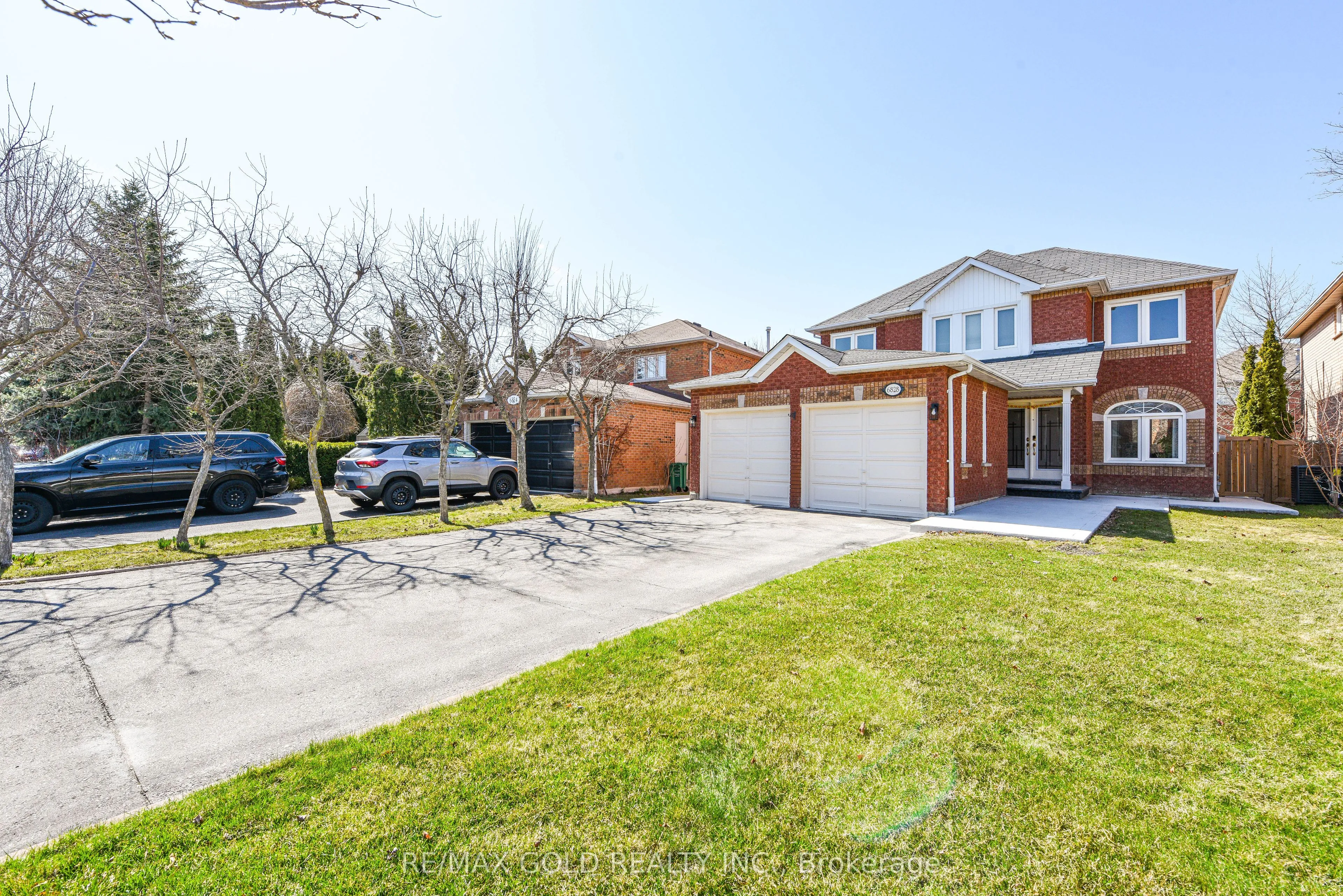 6828 Gracefield Drive, Mississauga, ON L5N 6T6