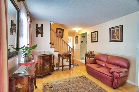 463 Lolita Gardens, Mississauga, ON L5A 2A8