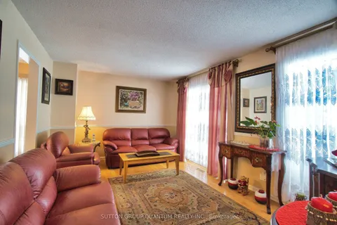 463 Lolita Gardens, Mississauga, ON L5A 2A8