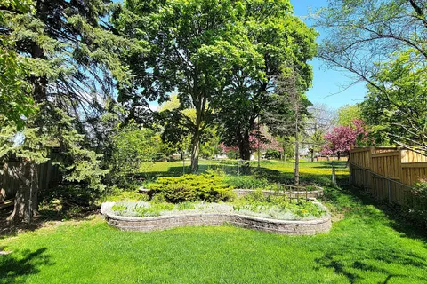 463 Lolita Gardens, Mississauga, ON L5A 2A8