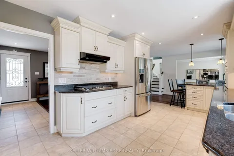 4391 Lakeshore Road, Burlington, ON L7L 1B3