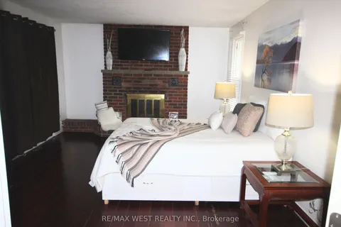 19 Lynmont Road, Toronto, ON M9V 3W7