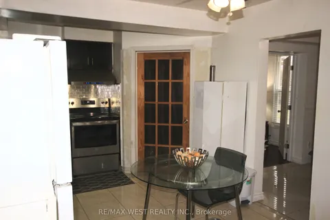 19 Lynmont Road, Toronto, ON M9V 3W7