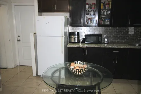 19 Lynmont Road, Toronto, ON M9V 3W7