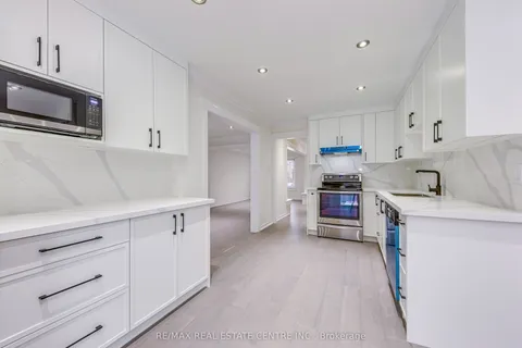 1320 Sherwood Mills Boulevard, Mississauga, ON L5V 1S6