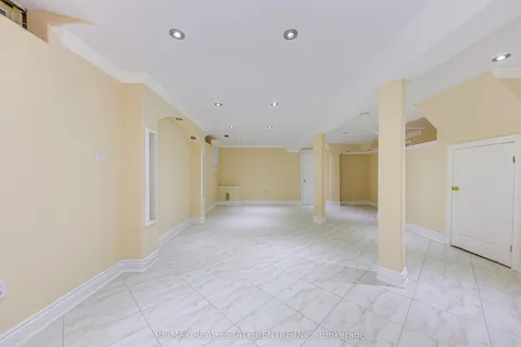 1320 Sherwood Mills Boulevard, Mississauga, ON L5V 1S6