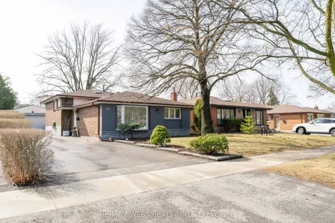 11 Farley Crescent, Toronto, ON M9R 2A5