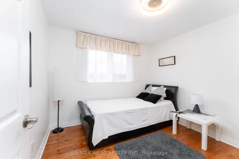 11 Farley Crescent, Toronto, ON M9R 2A5