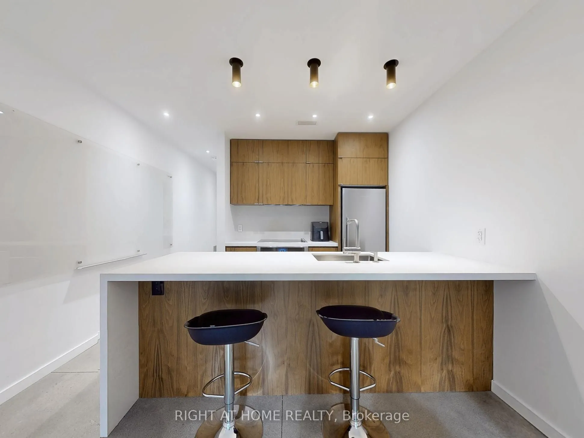 15 Durie Street, Toronto, ON M6S 3E5