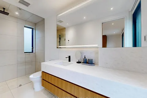 15 Durie Street, Toronto, ON M6S 3E5