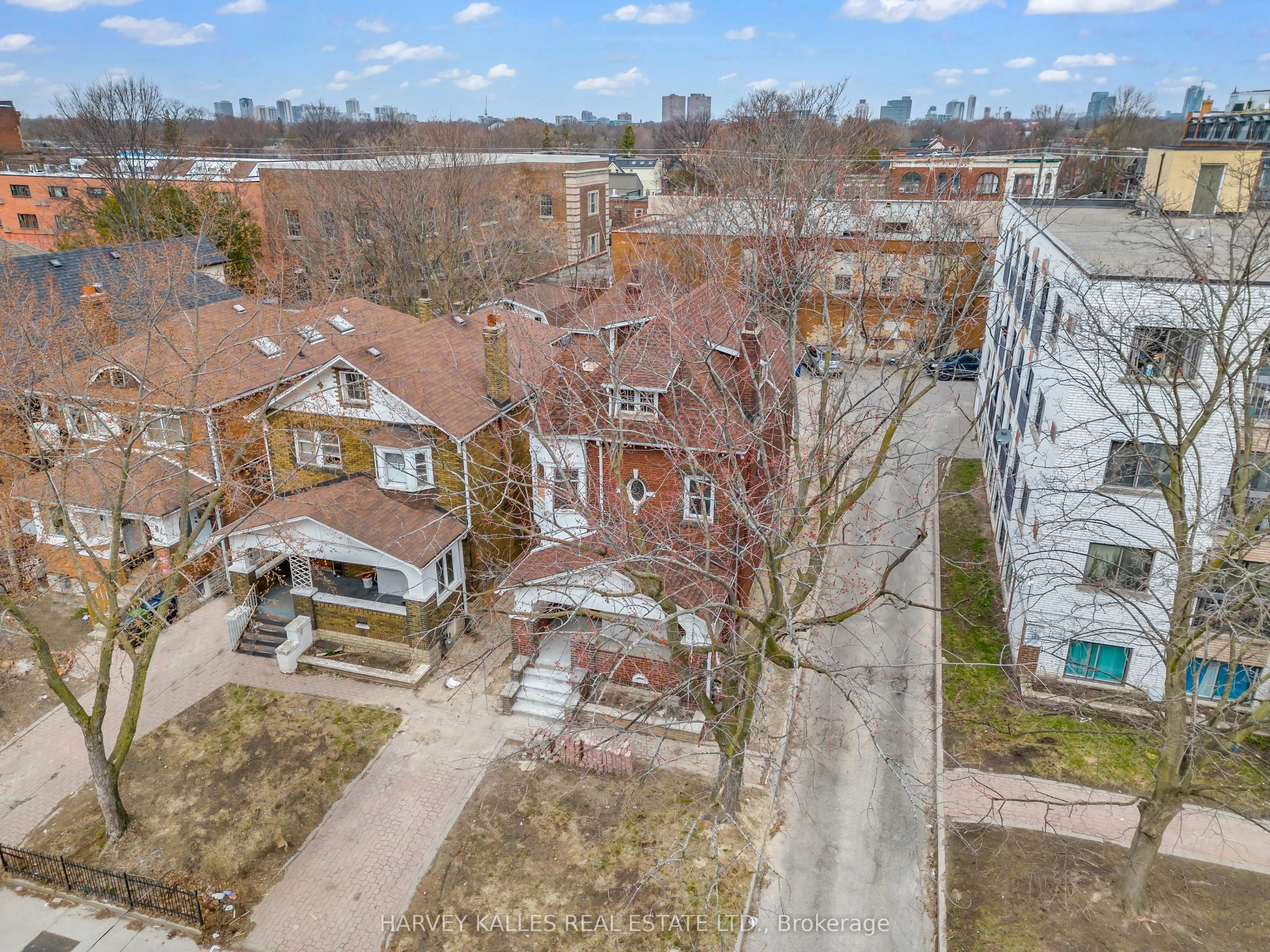 4 Laxton Avenue, Toronto, ON M6K 1K9