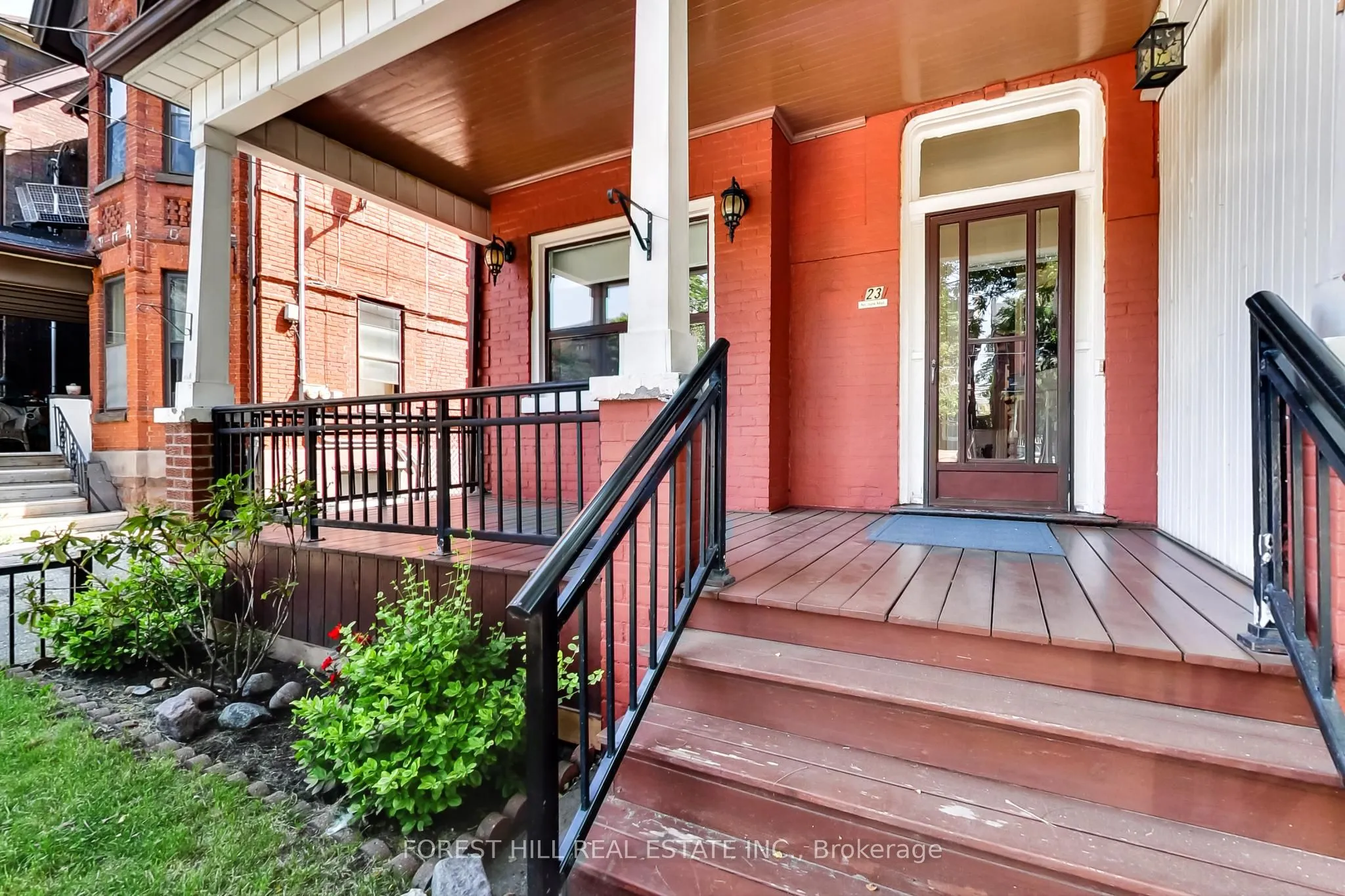 23 Lansdowne Avenue, Toronto, ON M6K 2V7