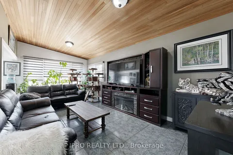 7648 Redstone Road, Mississauga, ON L4T 2B9