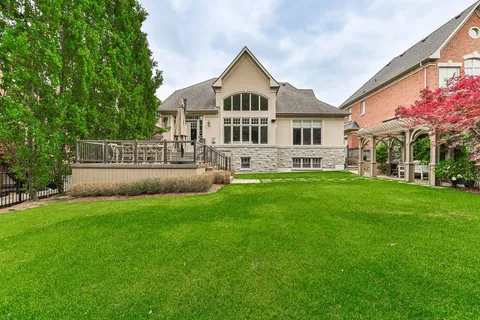 1857 Ivygate Court, Mississauga, ON L5L 0A8