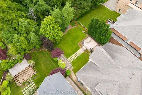 1857 Ivygate Court, Mississauga, ON L5L 0A8