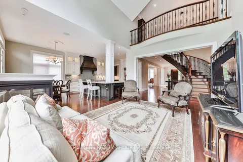 1857 Ivygate Court, Mississauga, ON L5L 0A8
