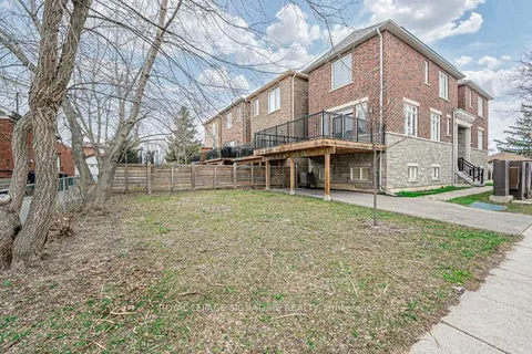 28 Elder Avenue, Toronto, ON M8W 1S4