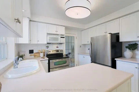 3 Watling Street, Toronto, ON M9P 3E8