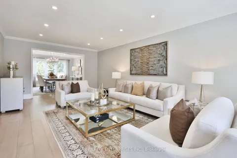 807 Indian Road, Mississauga, ON L5H 1R4