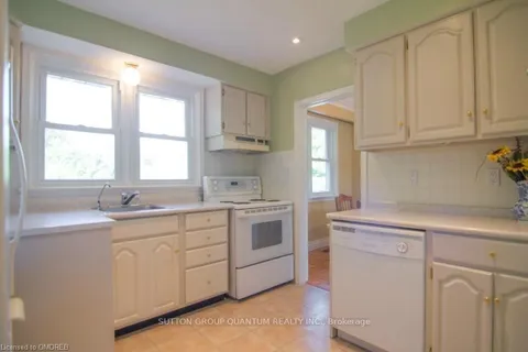 543 Taplow Crescent, Oakville, ON L6L 4V9