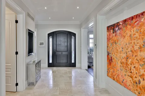 92 Pinetree Way, Mississauga, ON L5G 2R1