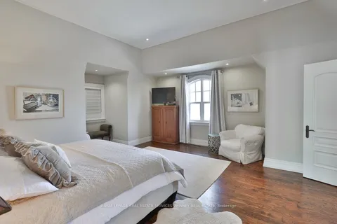 92 Pinetree Way, Mississauga, ON L5G 2R1
