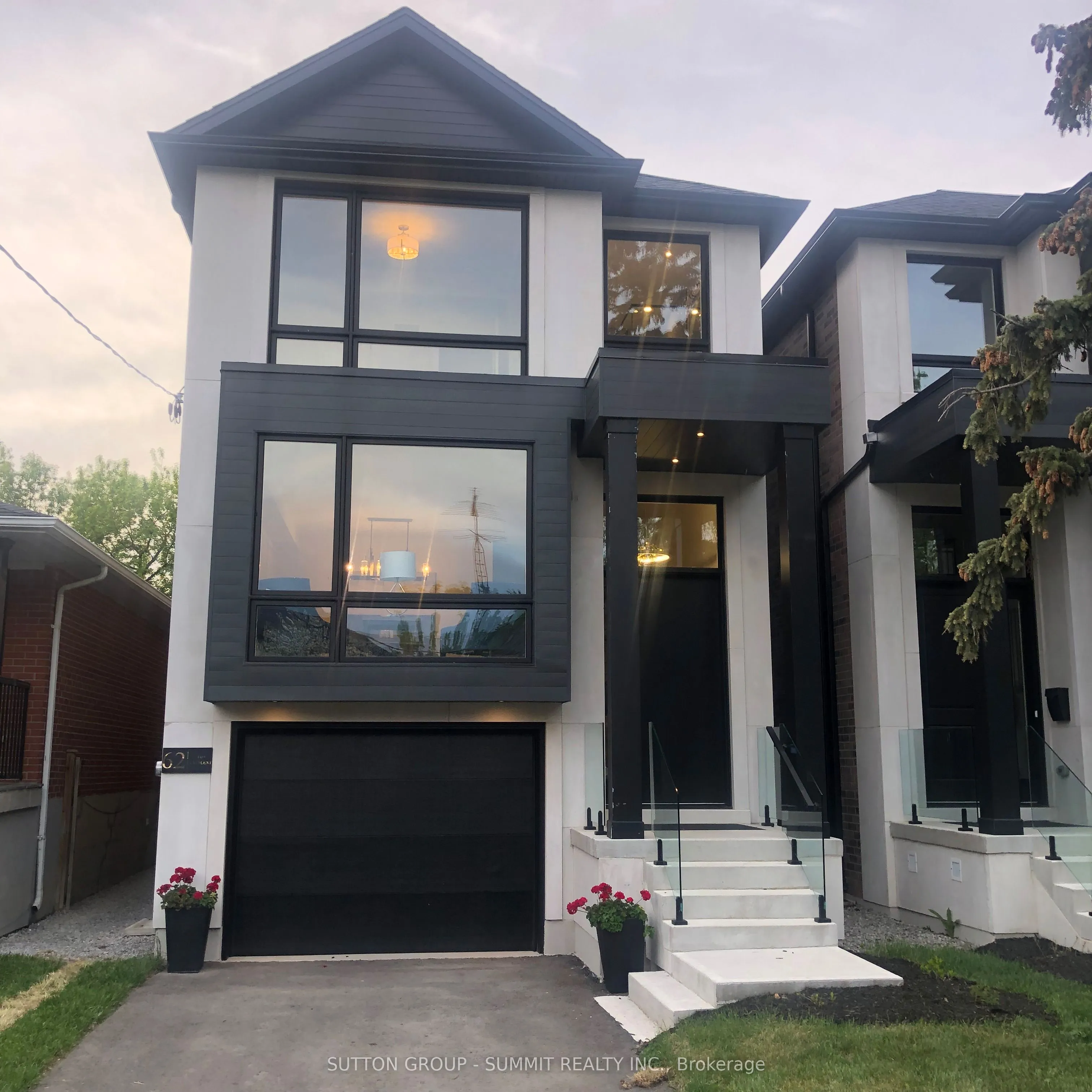 62 Ash Crescent, Toronto, ON M8W 1E6