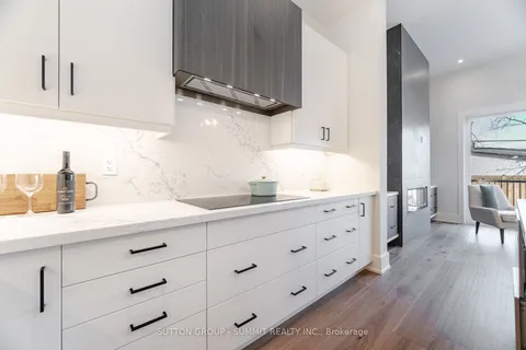 62 Ash Crescent, Toronto, ON M8W 1E6