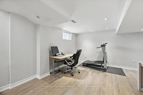 452 Wedgewood Drive, Burlington, ON L7L 4H8