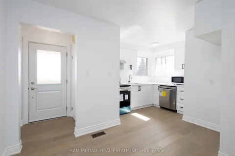 1498 Fisher Avenue, Burlington, ON L7P 2L8