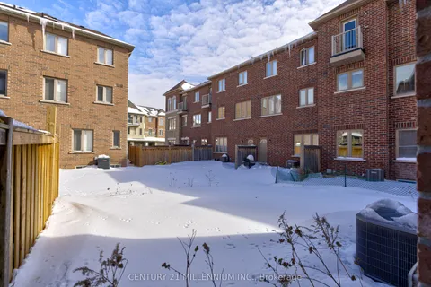 3 Hobart Gardens, Brampton, ON L6X 0J1