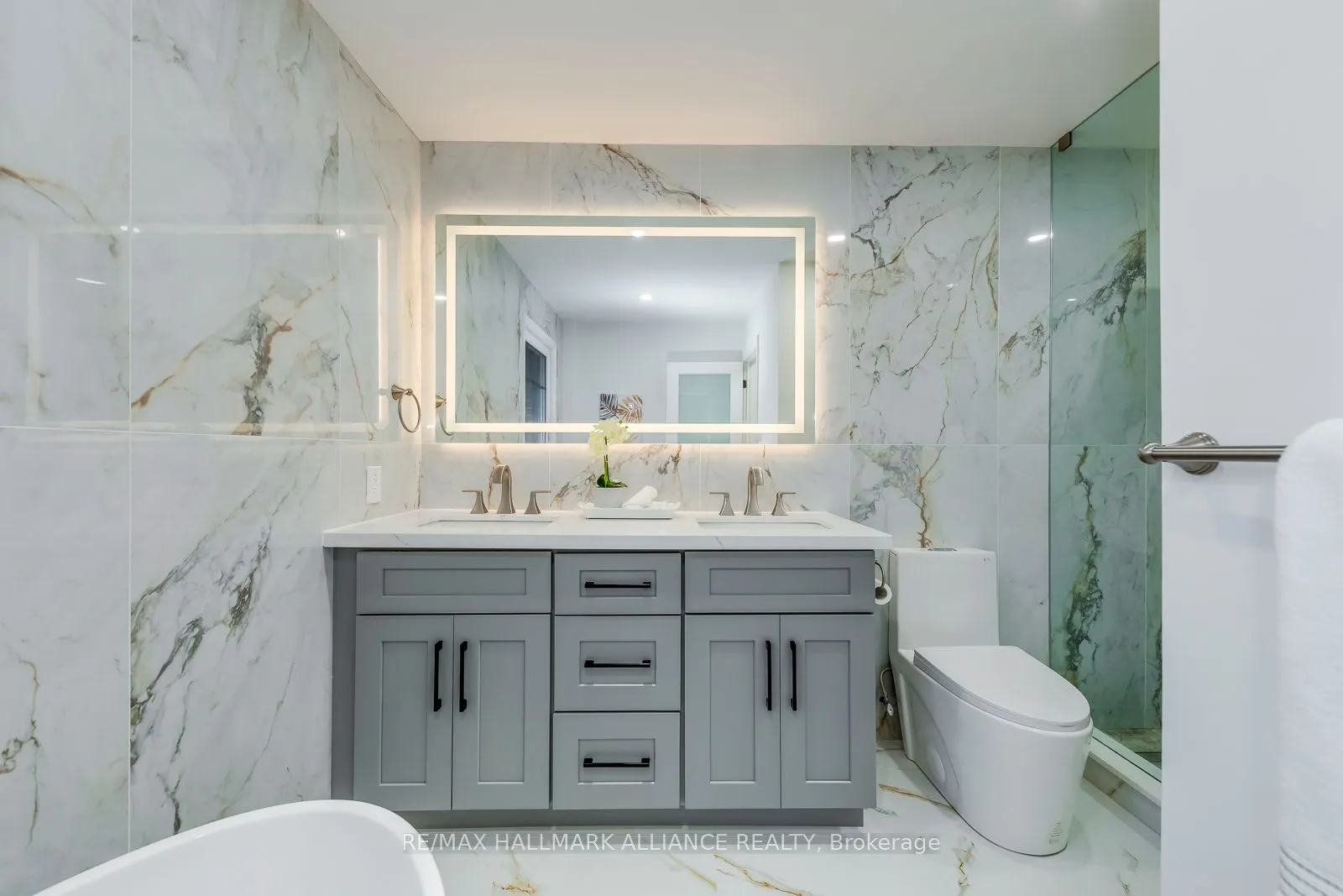 134 Abbey Court, Oakville, ON L6J 4L1