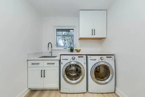 134 Abbey Court, Oakville, ON L6J 4L1